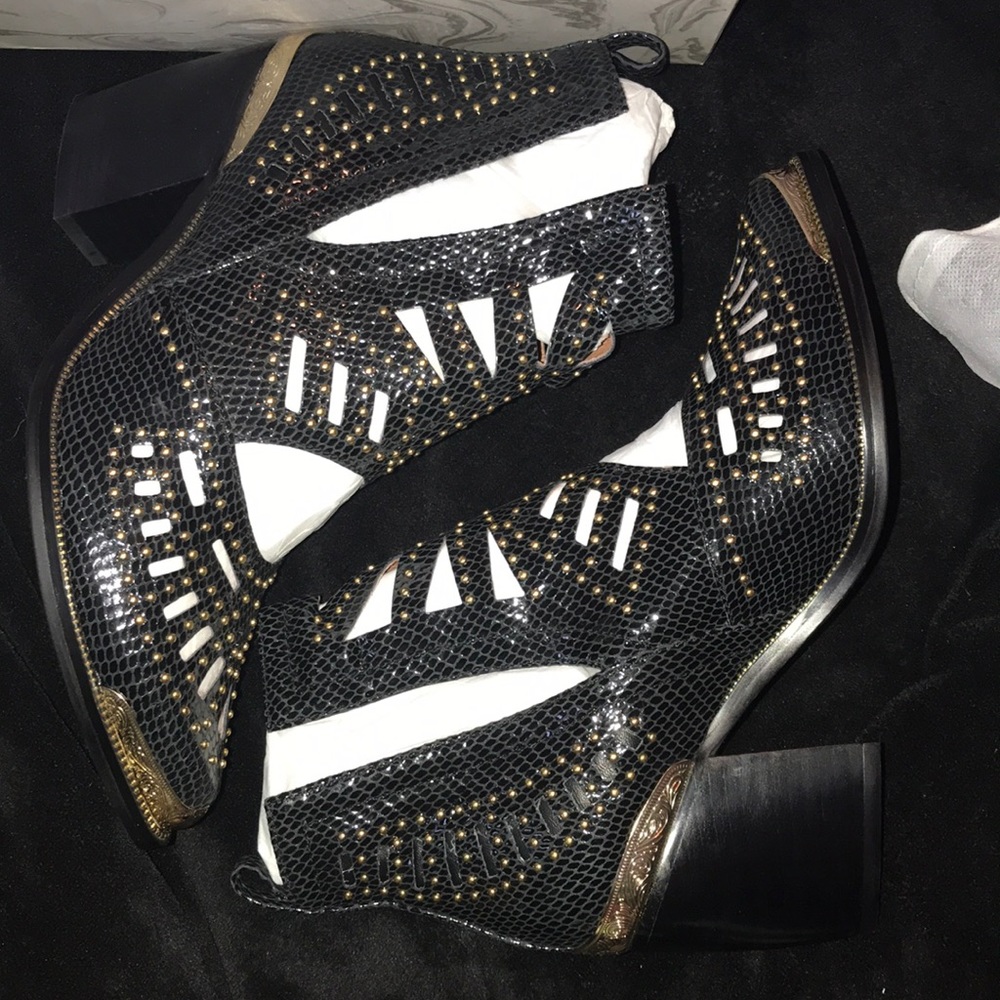 Jeffrey Campbell MACEO